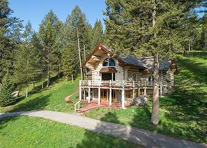 Cabin Side - A Lovely Mountain Setting
