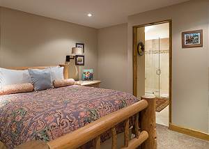 Downstairs Bedroom - Enjoy the En Suite!