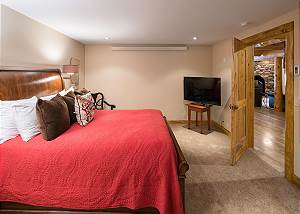 Guest Bedroom - Luxury Bedding