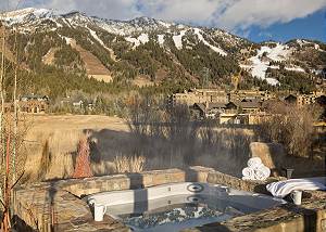 Hot Tub - Catch all the action on the mountain without leaving t