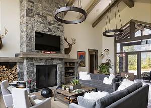 Living Room - Fireplace 