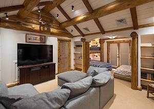 Bunkroom - Lounging space for gaming or movie night
