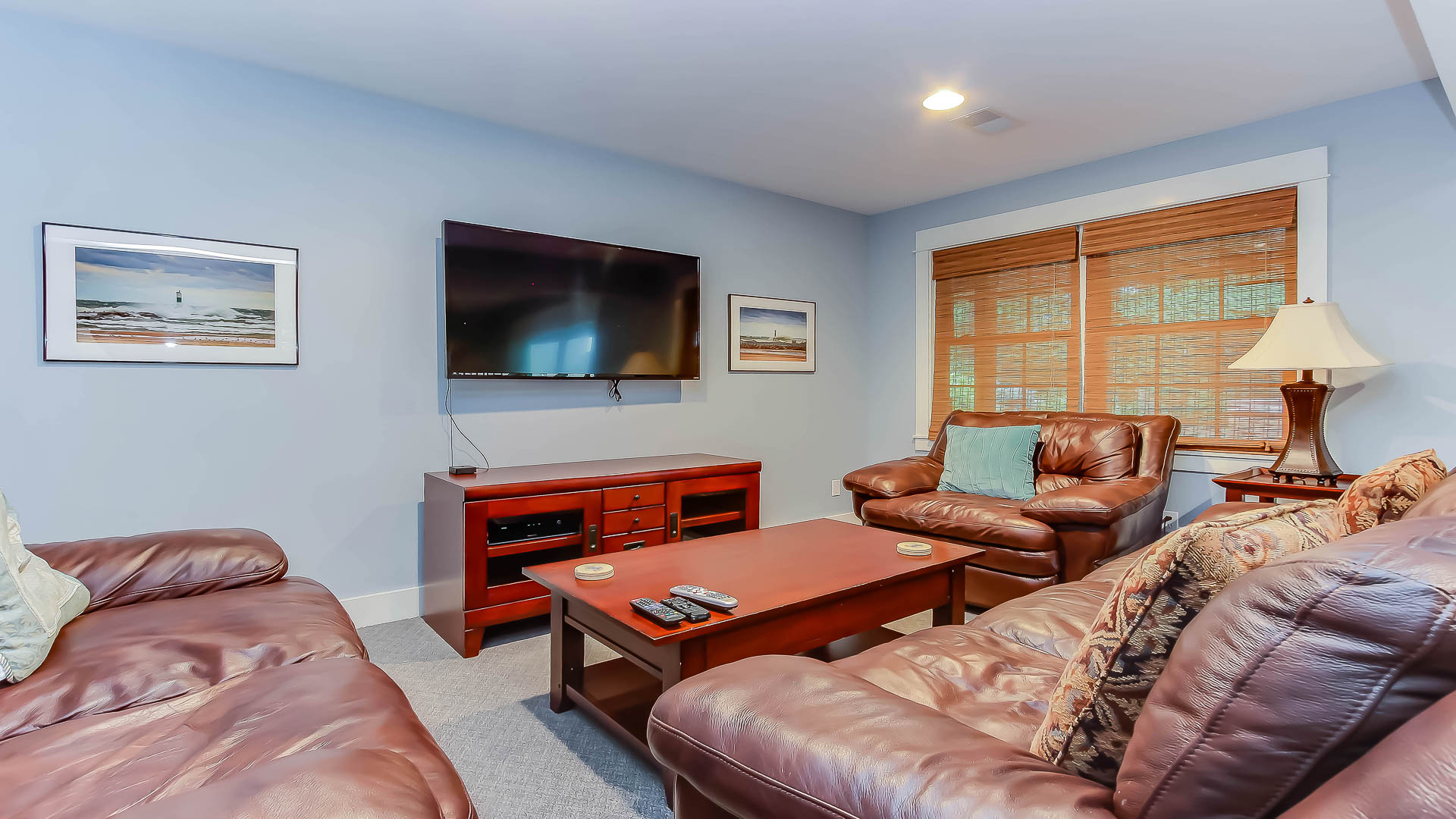 Lake Breeze Lakeshore Lodging