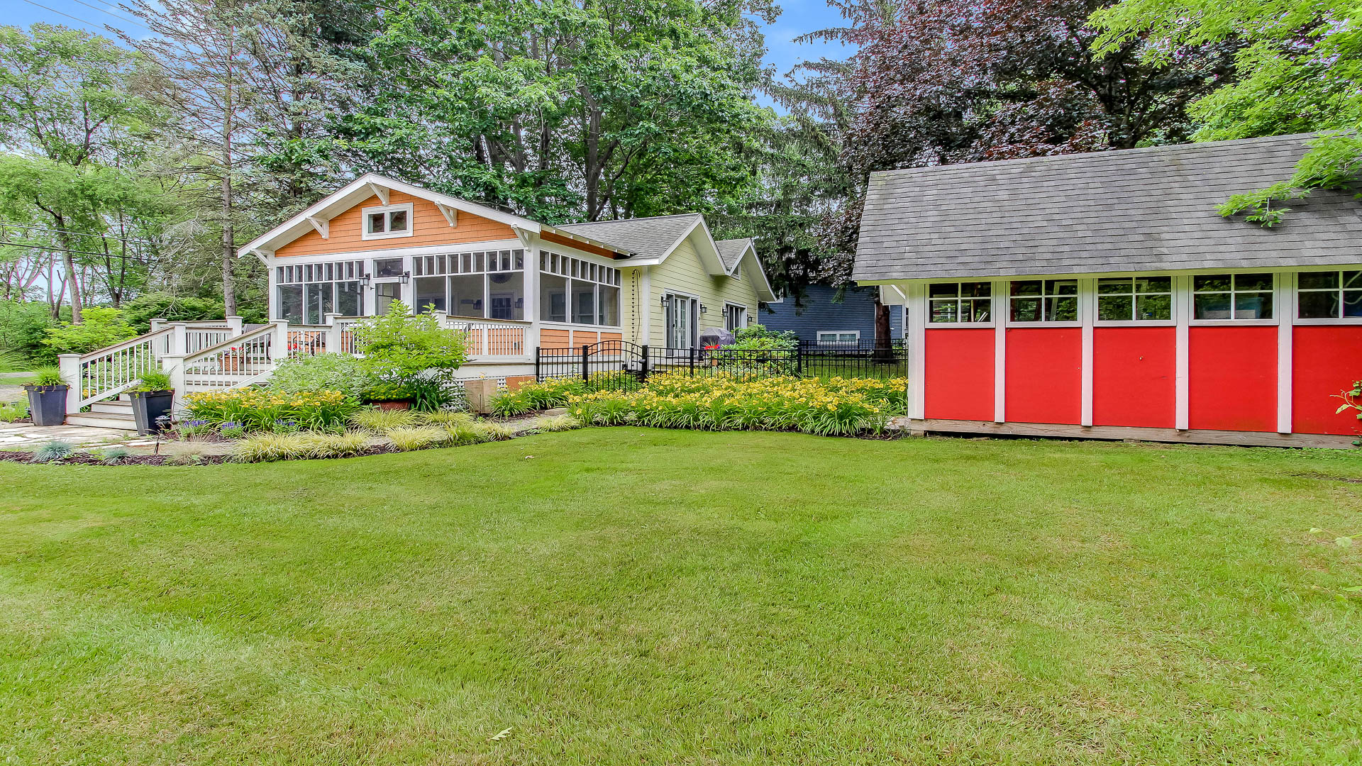 Rise n Shine Lakeshore Lodging