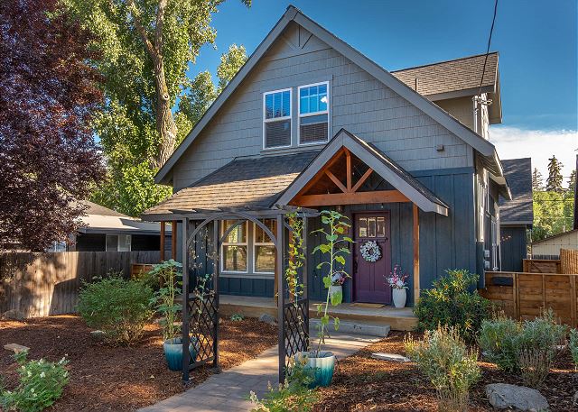 Main Home, River West Neighborhood, Close to Newport Ave and Drake Park