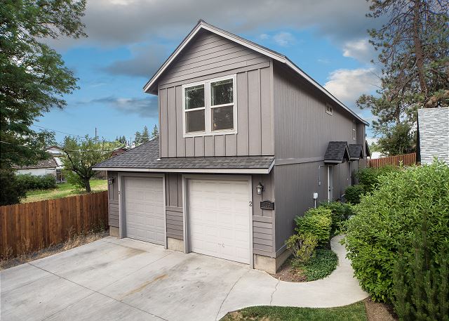 Near the Heart of Bend, Upper-level Duplex Unit