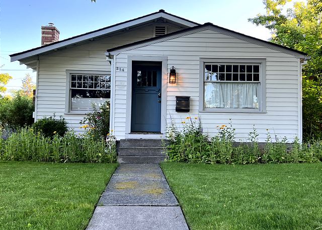 Idyllic Historical Home in a Desirable Downtown Location 