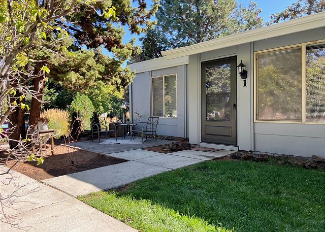 Single-level Burning Tree Village Condo, Newly Updated, on Bend's East-side