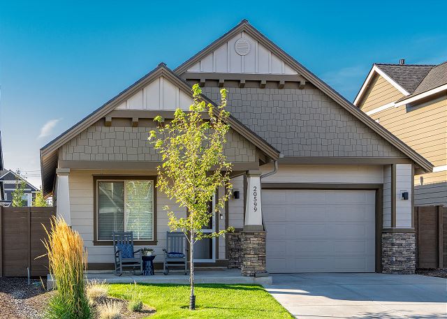 Newly Built Spacious Home, Fully Equipped Kitchen, Garage Included