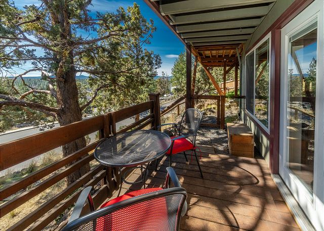 Beautiful 1 bedroom ADU with stunning Cascade views
