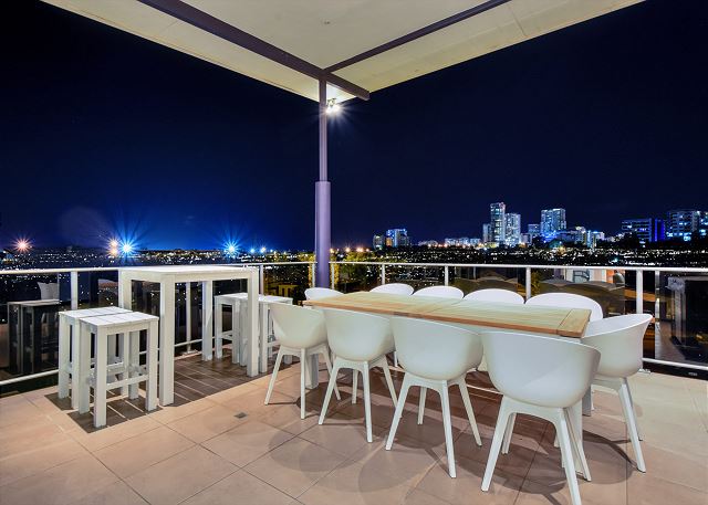 DARWIN CITY LIGHTS LARGE HOUSE WITH JACUZZI CENTRAL CITY...