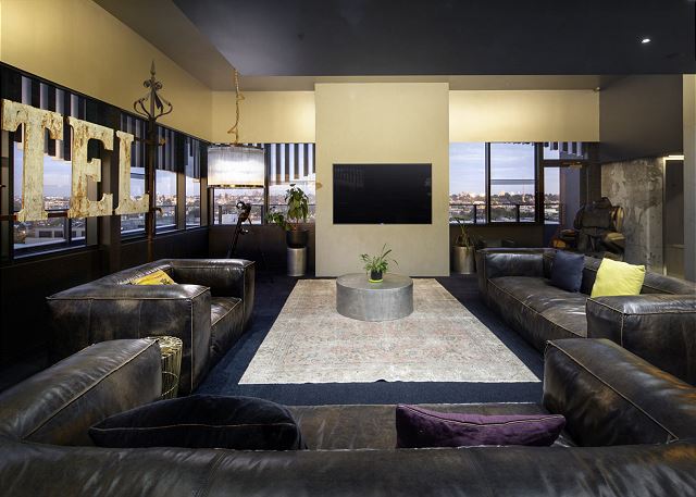 THE BIRDCAGE Luxury 4 Bedroom Penthouse Views Cinema Jacuzzi...