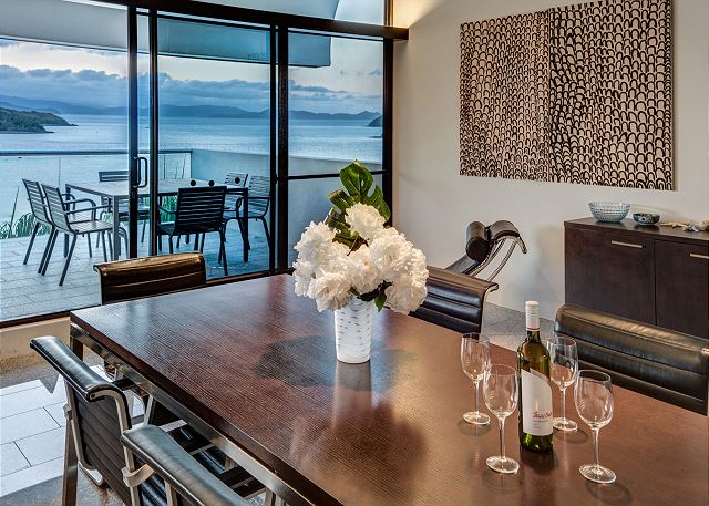 Waves 3 Luxury Large 3 Level Townhouse Ocean Views + Buggy