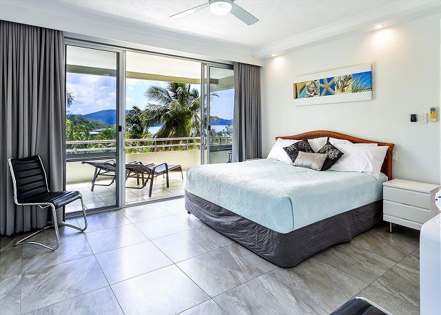 POINCIANA 101 HAMILTON ISLAND CENTRALLY LOCATED 3 BEDROOM,...