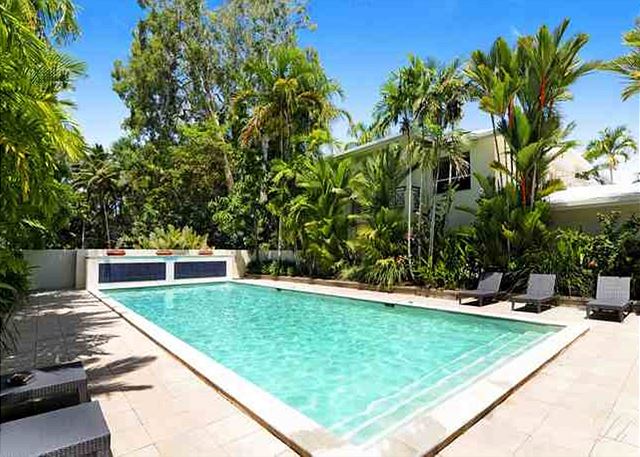 Plantation House 1 Spacious 4 Bedroom House Near Beach WIFI...