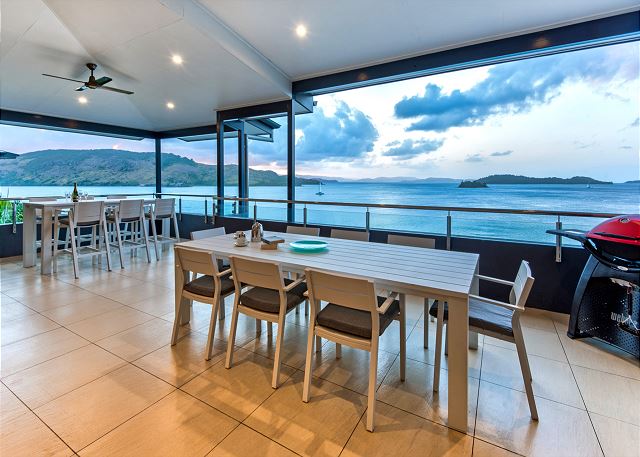 Edge 16 Waterfront Luxury Property With Golf Buggy