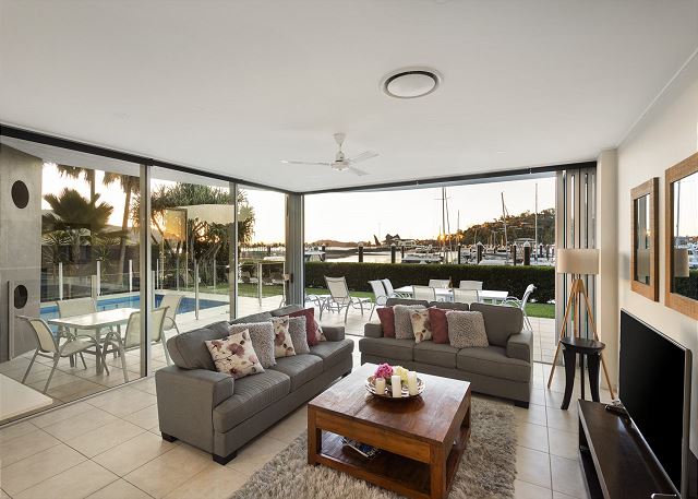 Pavillions 12 - Waterfront Spacious 4 Bedroom With Own…