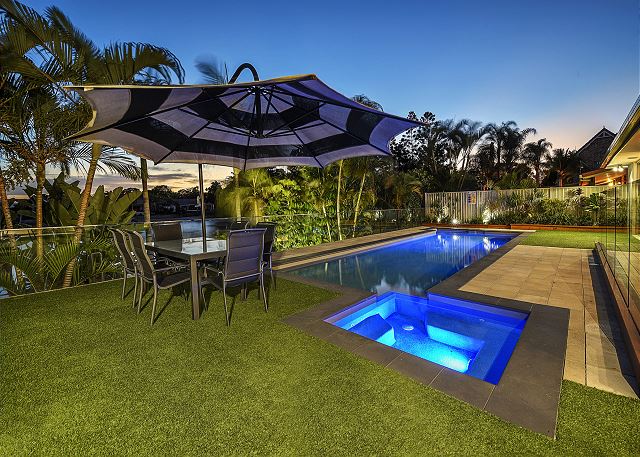 JUST IN PARADISE Waterfront 5 Bedroom Broadbeach