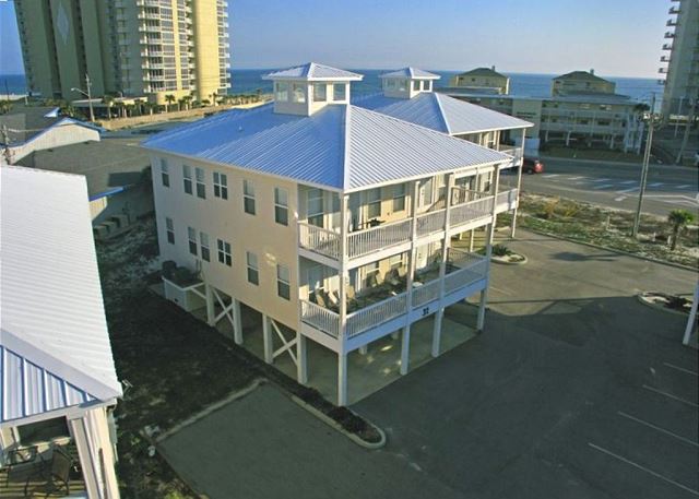 Spinnaker Pointe offers 5 buildings and a total of 10 units. Each building is a duplex that provides 2 units.