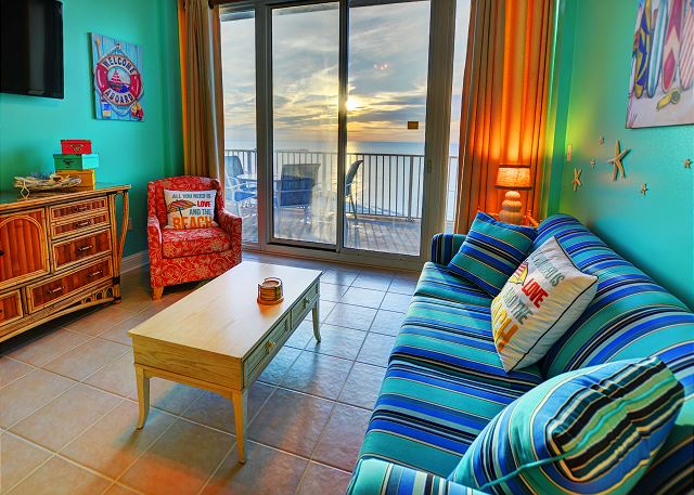 Gulf Ss Al United States Lighthouse 1416 Luna Beach Properties The Living Area Features A Queen Size Sofa Sleeper 2 Comfy Chairs And