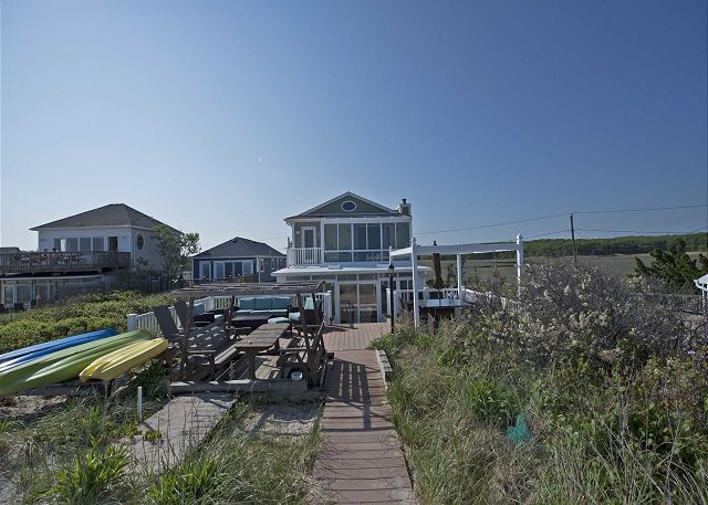 Water's Edge Retreat: Beach, Hot Tub, & Ocean View