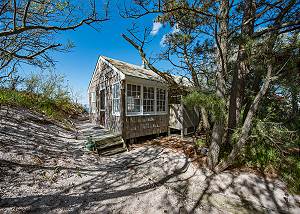 Beachfront Romance: Rustic Home w/ Private Beach