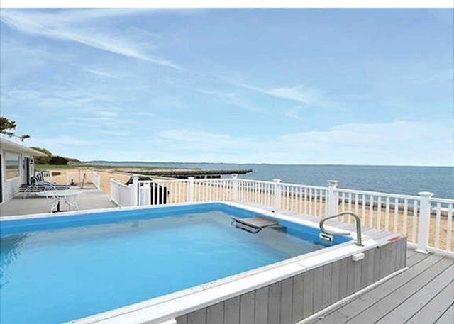 Beach House Amazing Views on the beach with a Heated pool till A