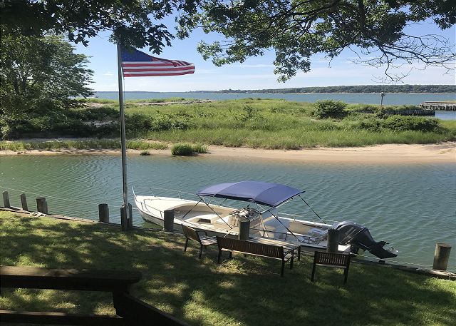 Lagoon Lodge 3BR Waterfront w Doc bring your boat  walk on beach