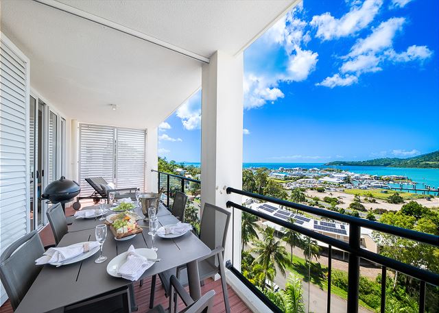 Port Views On Airlie Premier