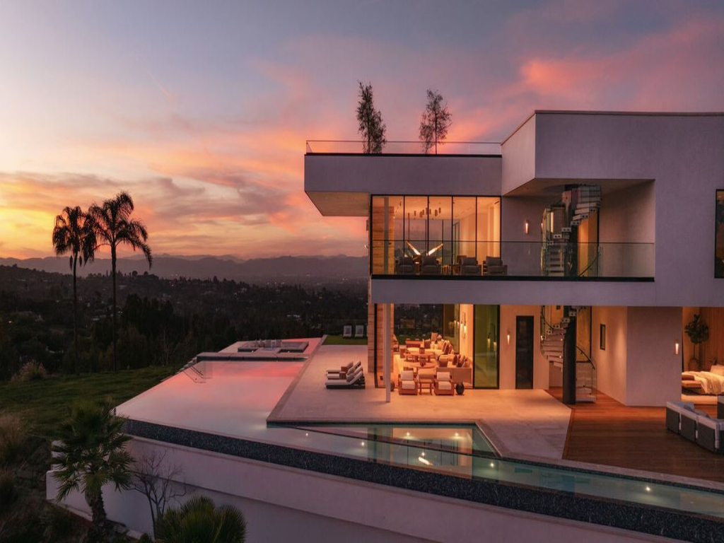 Royal Oak - Exquisite Estate with Infinity Pool & Breathtaking Views - Image 1