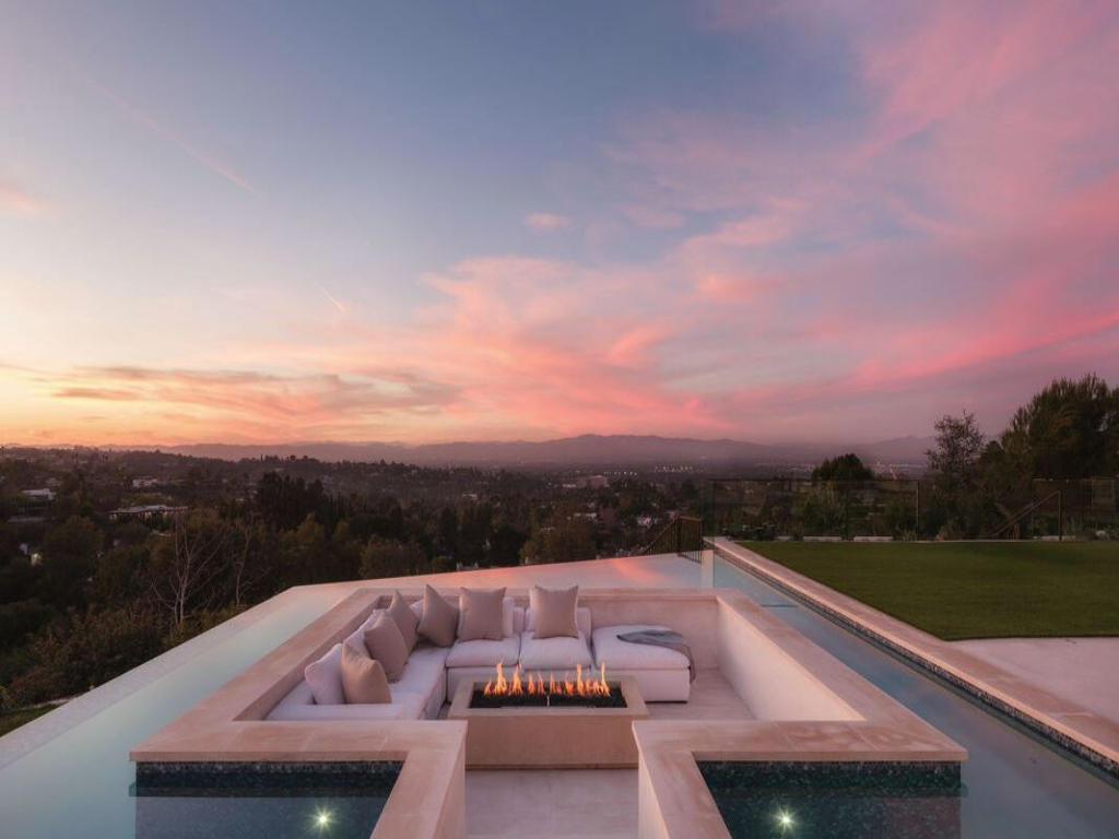Royal Oak - Exquisite Estate with Infinity Pool & Breathtaking Views - Image 3