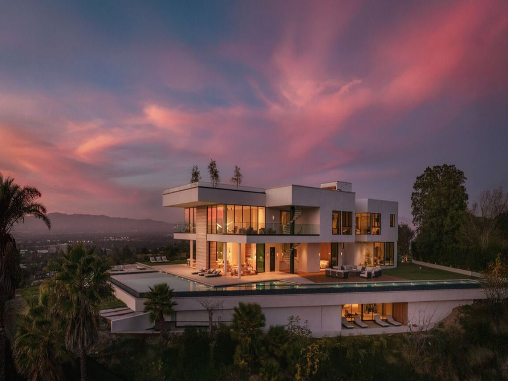 Royal Oak - Exquisite Estate with Infinity Pool & Breathtaking Views - Image 2