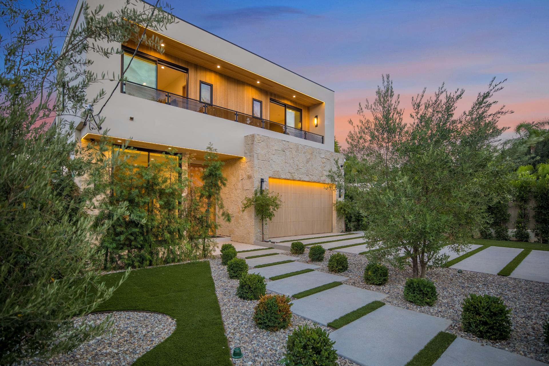 Amestoy Modern