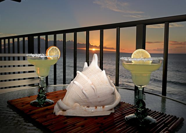 Sit on your Oceanfront Lanai and Relax!!