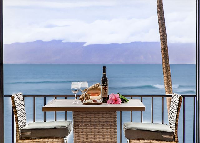 Modern Studio Oasis With Picture-Perfect Scenery