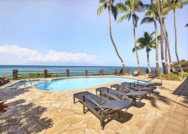 Oceanfront Serenity and Unforgettable Maui Sunsets 