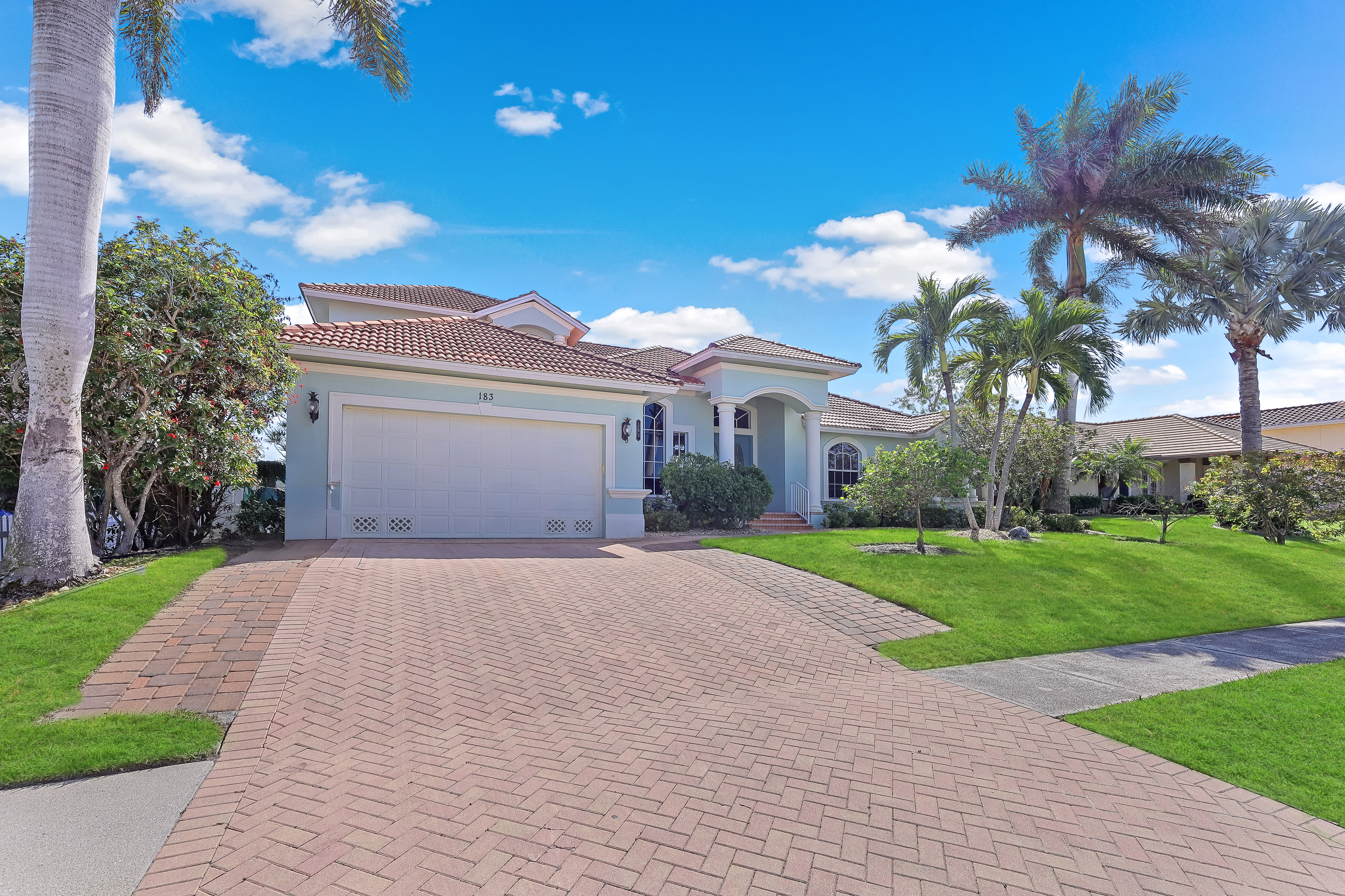 Waterfront Oasis With Heated Pool And Outdoor Kitchen - Luxurious Retreat - Marco Island, FL
