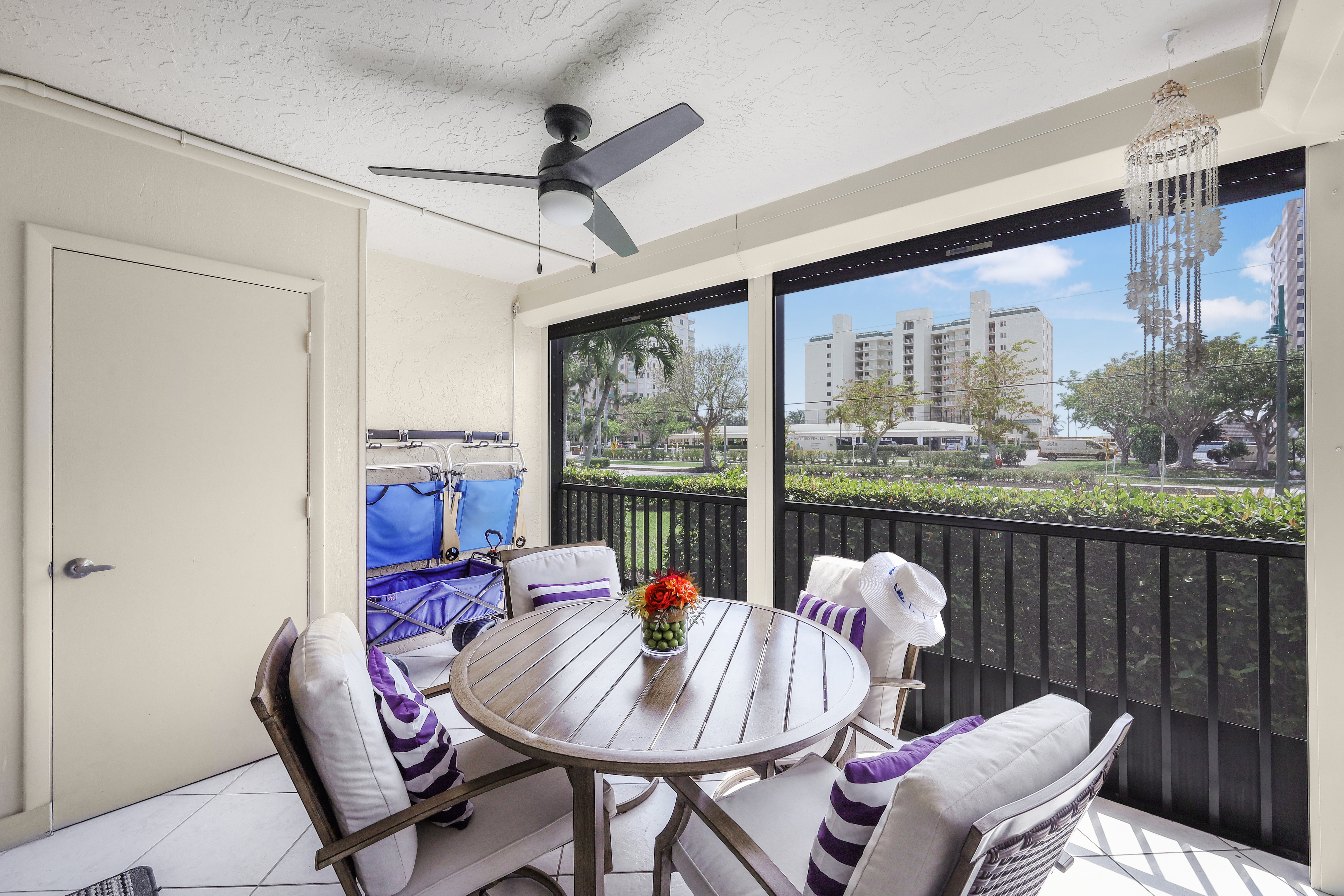 Tropical Garden View And Modern Kitchen Amenities - Charming Escape - Marco Island, FL