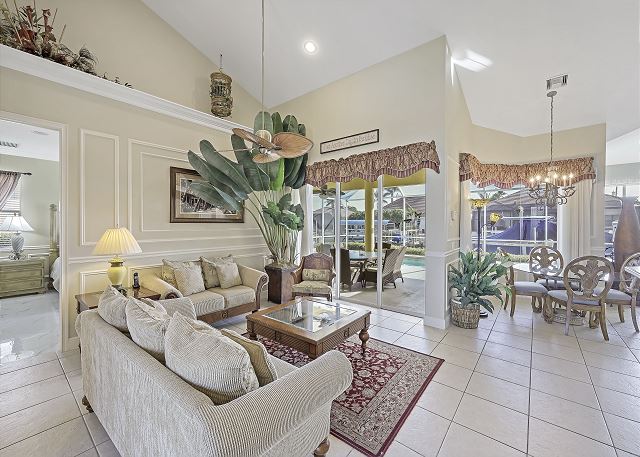 1611 Almeria Court 3