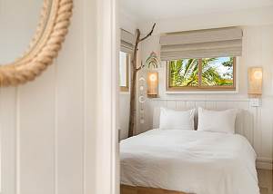 Guest Room Entrance Queen bed