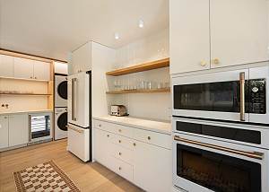 Modern, luxury decor with pleasing aesthetic 