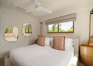 Guest room upstairs King size Bed