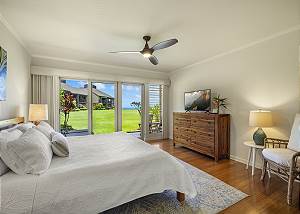 Master bedroom with Patio Exit
