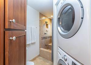 A full size washer and dryer is offered at Pali Ke Kua #141!  Located in the guest bathroom. 