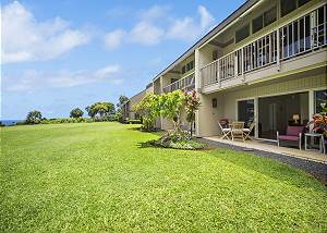 Large, grassy area to enjoy your space and relaxation