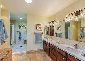 Master Bathroom, very cool and nice, a spa-like bathroom. 