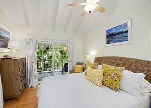 Large King bed with ensuite bathroom and lanai entrance