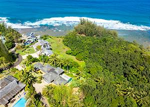 Keoniana Kai perched on the ocean bluff