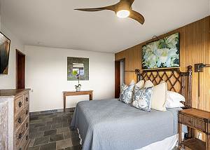 Simple Hawaiian decor