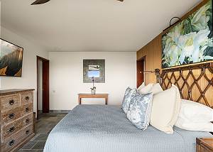 Queen bed in the guest room